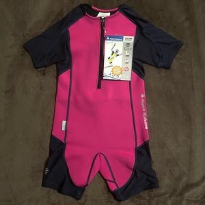 AQUASPHERE Stingray Kids Short Sleeve Wetsuit Shorty in Pink/Navy